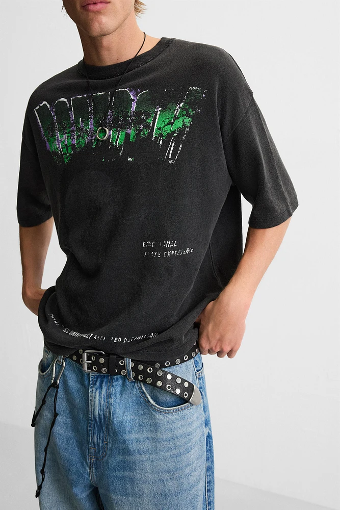 T-SHIRT EN MAILLE À IMPRIMÉ DÉLAVÉ