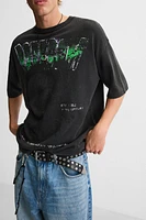 T-SHIRT EN MAILLE À IMPRIMÉ DÉLAVÉ