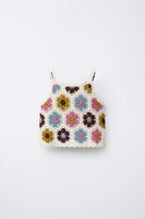 TOP EN MAILLE CROCHET À FLEURS ET FANTAISIE