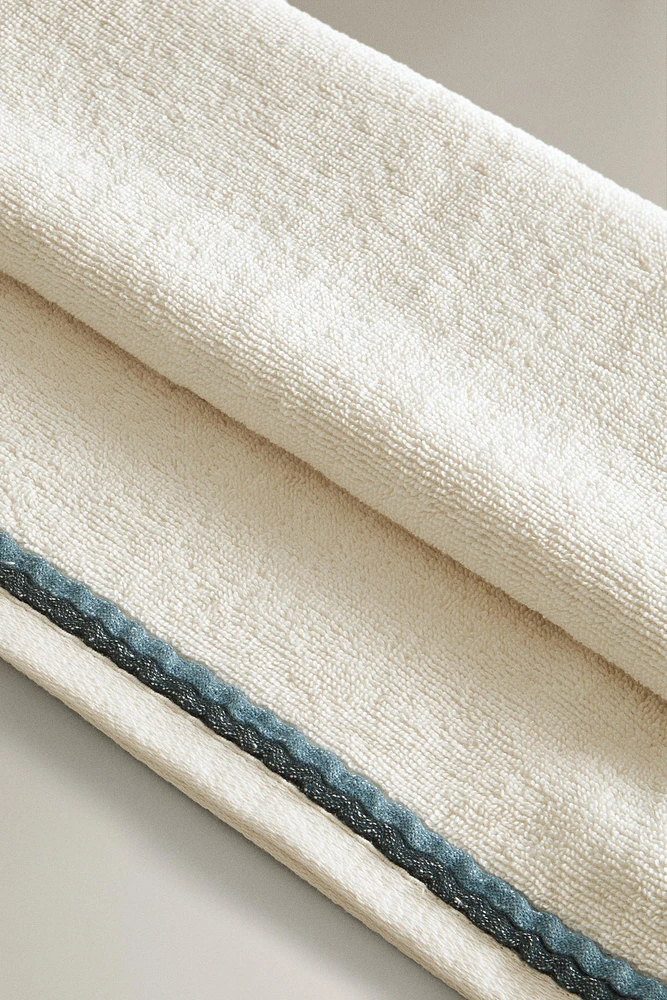 SERVIETTE DE BAIN LISERÉS COLORÉS