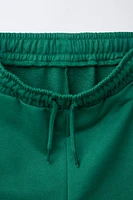 ENSEMBLE DE JOGGING T-SHIRT ET BERMUDA LISERÉS