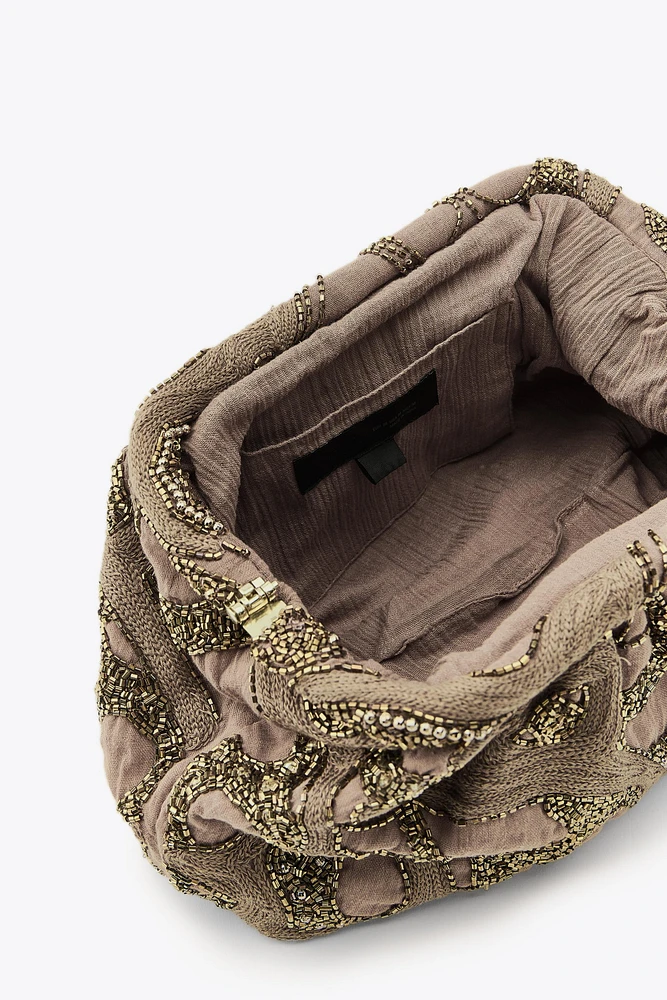 SAC BRODÉ AVEC FANTAISIE