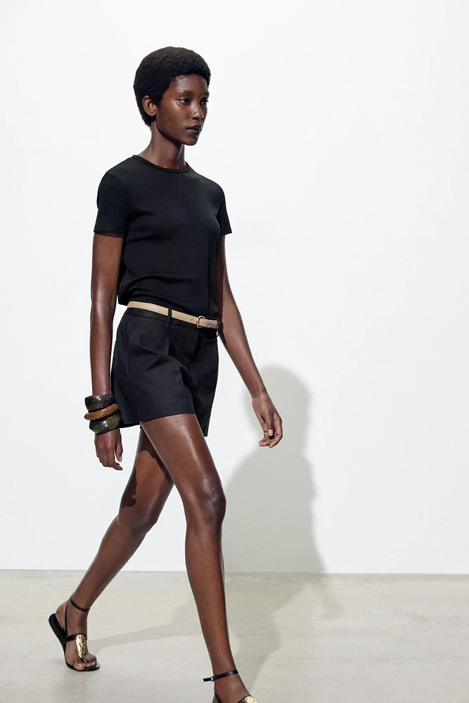 BELTED SHORTS WITH DARTS