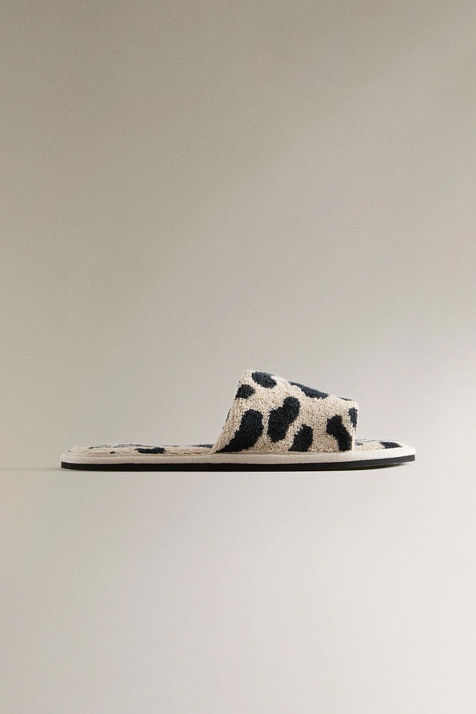 CHAUSSONS À BOUT OUVERT ÉPONGE ANIMAL PRINT
