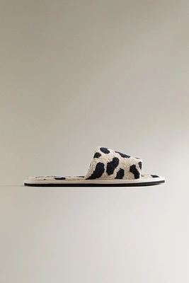 CHAUSSONS À BOUT OUVERT ÉPONGE ANIMAL PRINT