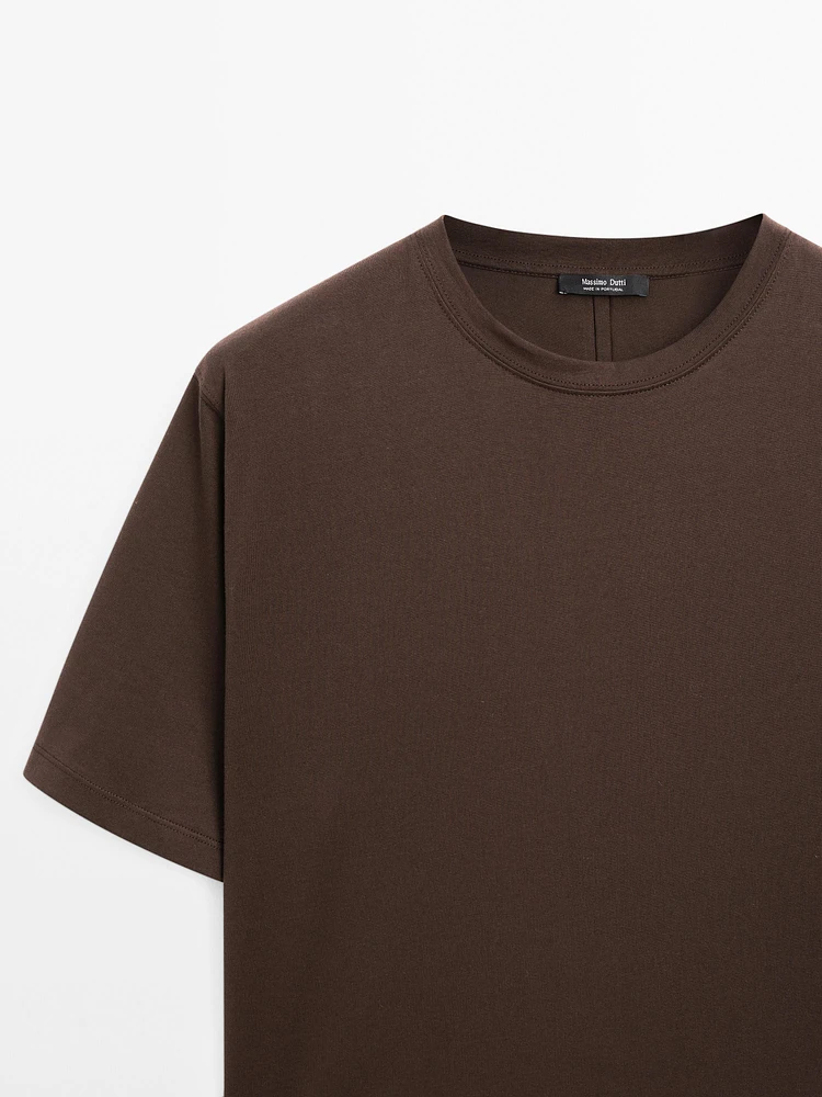 Short sleeve T-shirt with topstitching detail
