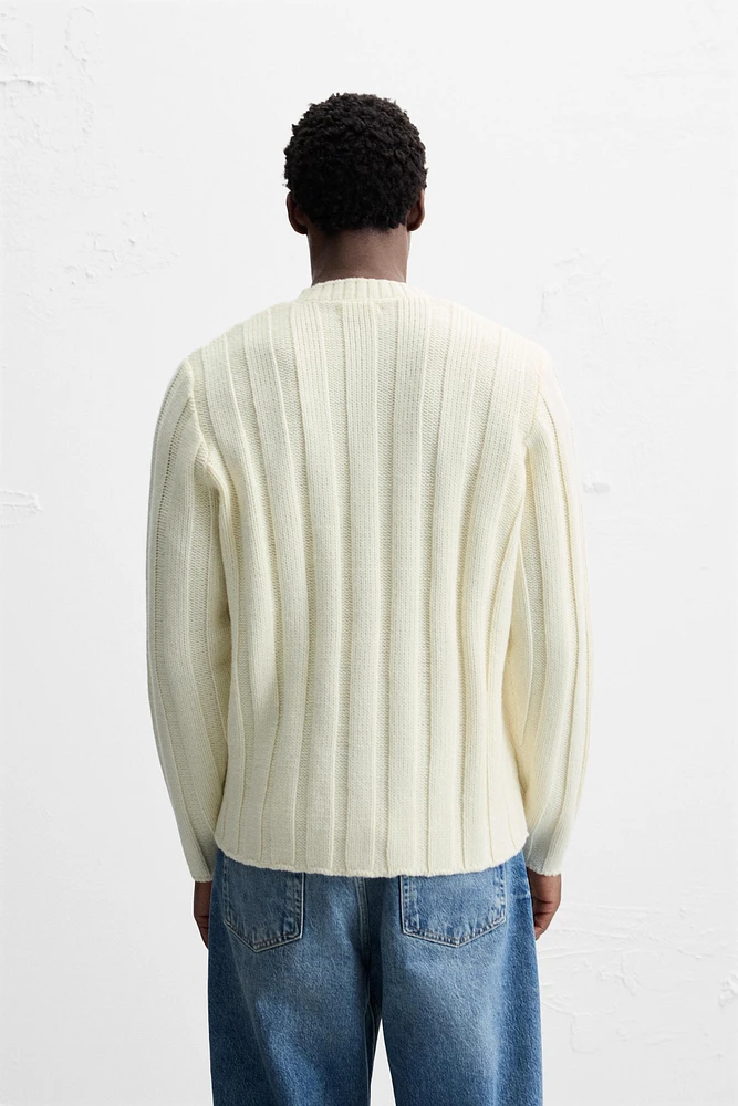 RIBBED TEXTURED SWEATER