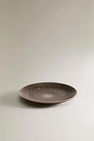 DESSERT PLATE WITH RAISED DESIGN