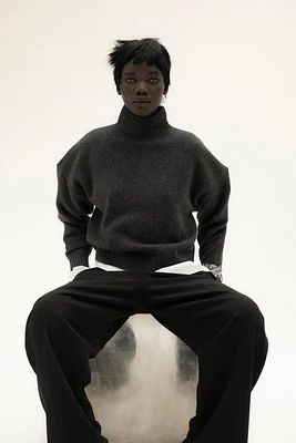 BASIC KNIT SOFT SWEATER