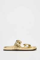 METALLIC EFFECT CROSSED STRAP SANDALS
