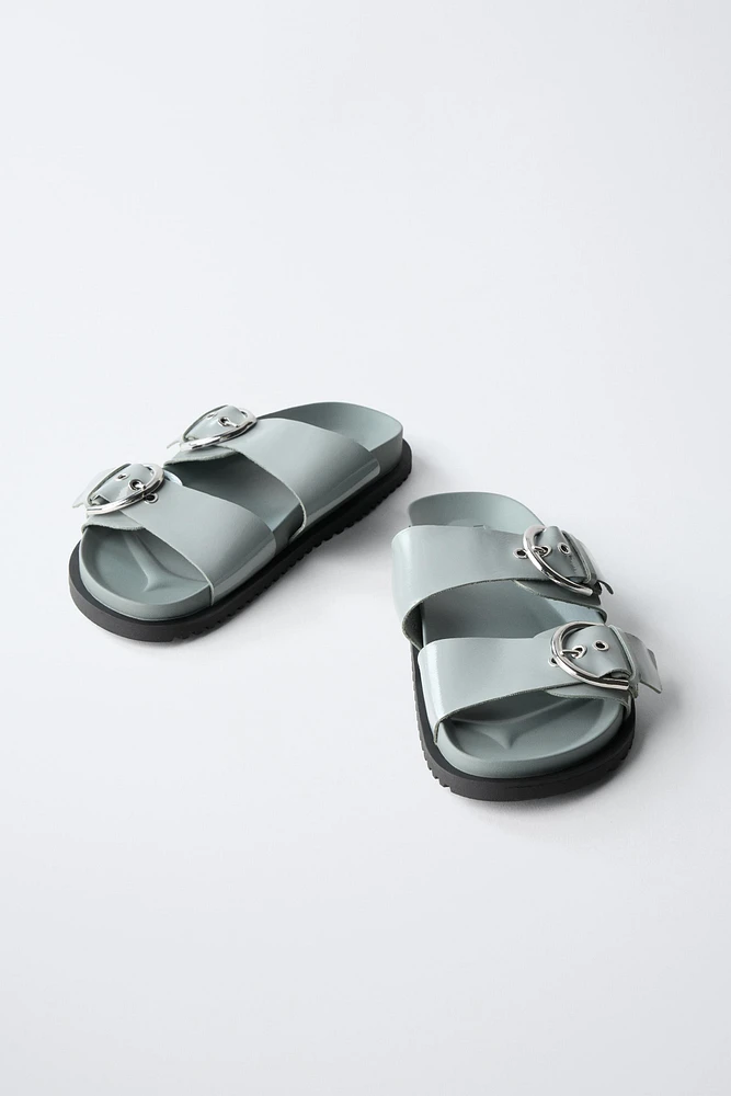 PATENT LEATHER BUCKLE SANDALS