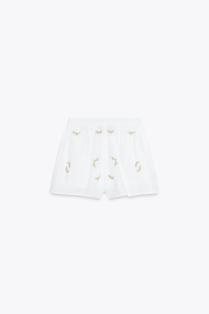 EMBROIDERED FLORAL SHORTS