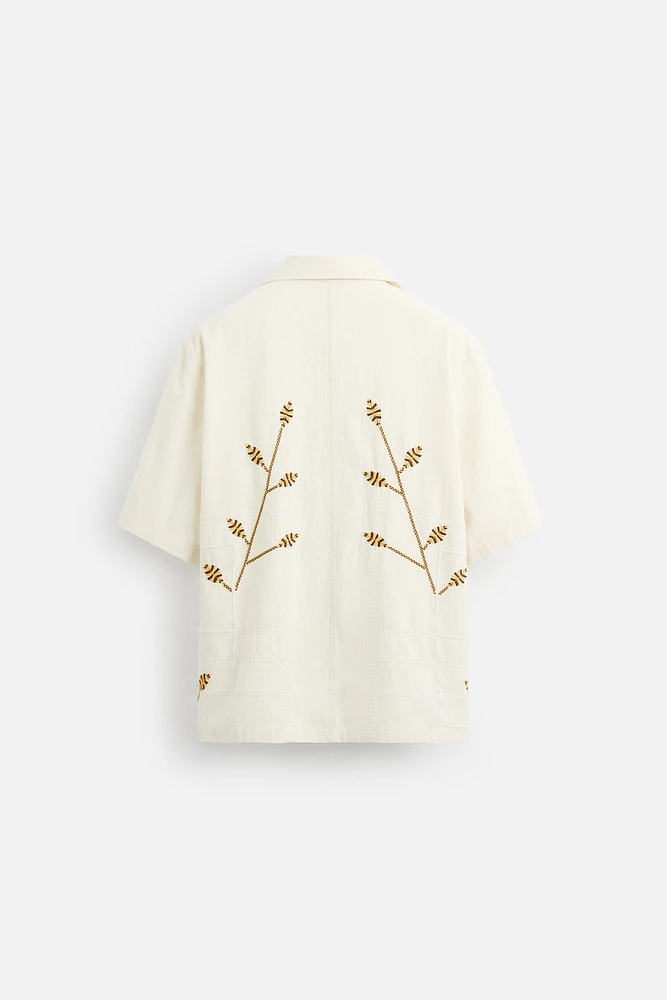 CONTRAST EMBROIDERY SHIRT