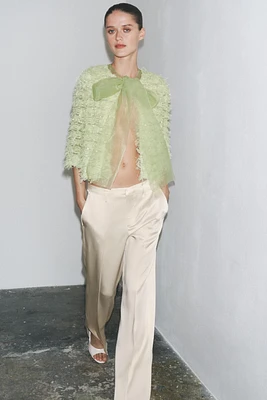 GILET EN MAILLE À FRANGES AVEC LACET ORGANZA