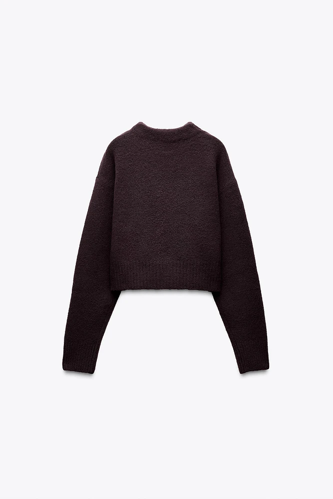 PULL EN MAILLE À COL ROND