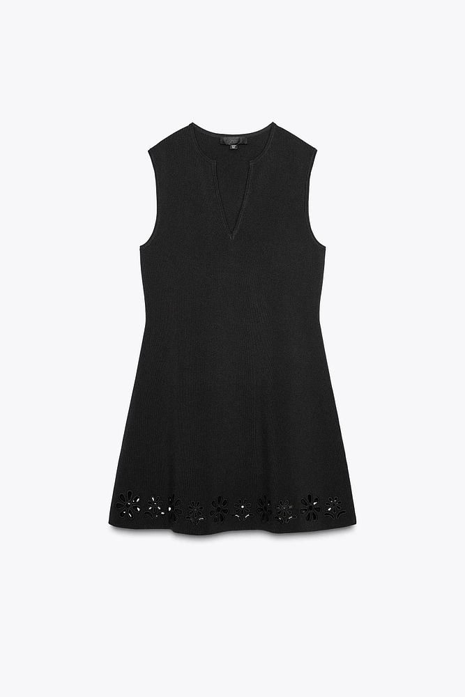 ROBE EN MAILLE BRODERIES AJOURÉES