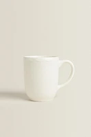 EARTHENWARE MUG WITH A RAISED-DESIGN EDGE