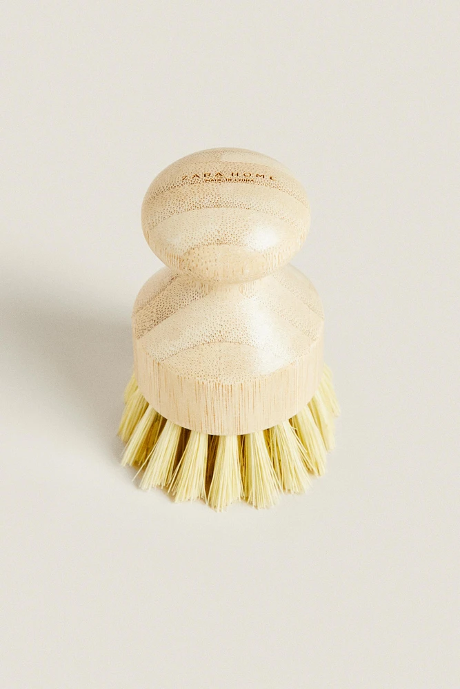 SMALL WOODEN BRUSH