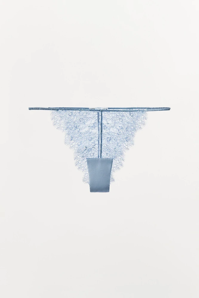CULOTTE AVEC DENTELLE