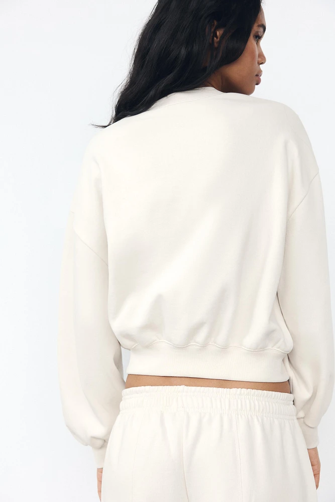 BASIC PLUSH SWEATSHIRT