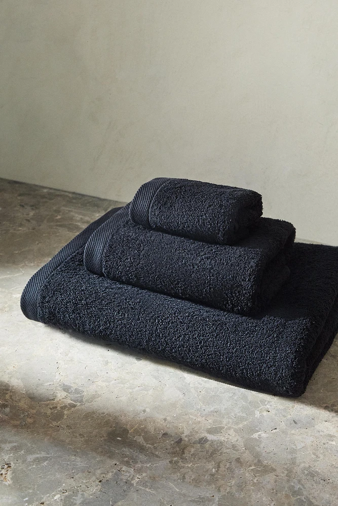 (500 GXM²) PLAIN COTTON TERRYCLOTH BATH TOWEL