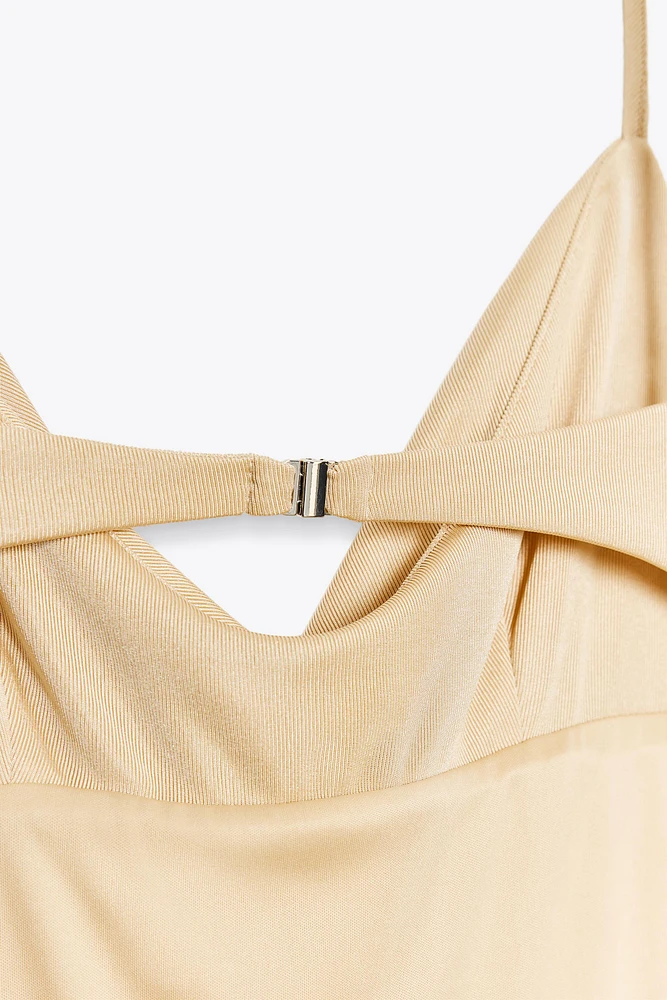 ROBE LONGUE DOS DÉCOLLETÉ DRAPÉ