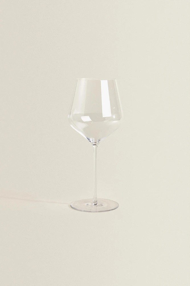 BLOWN CRYSTALLINE WINE GLASS