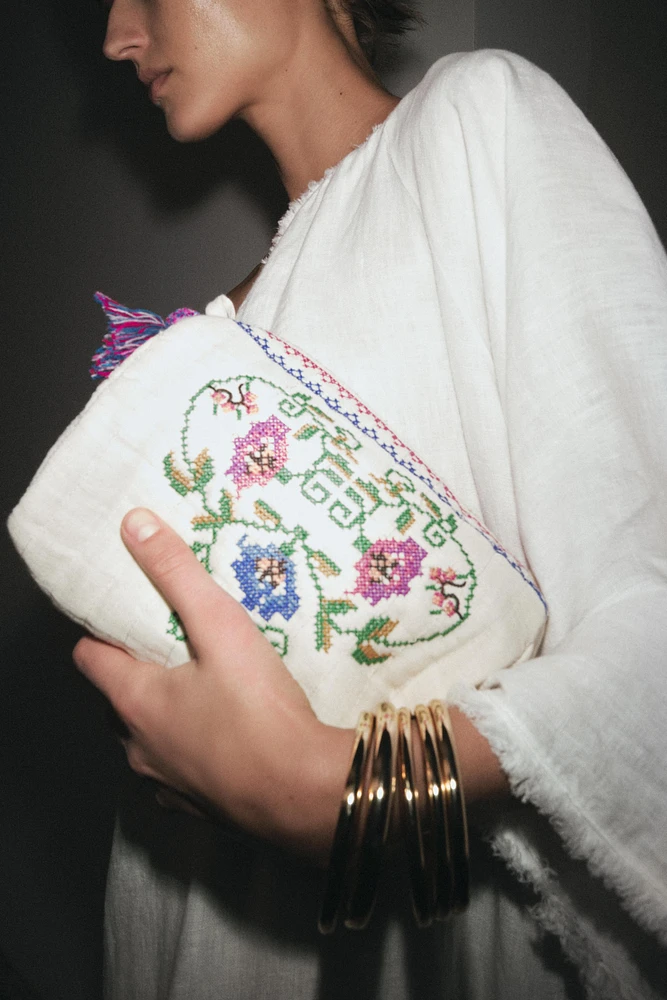 EMBROIDERED QUILTED TOILETRY BAG