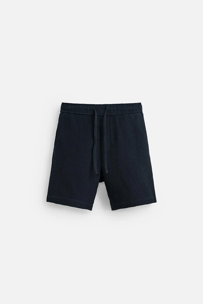 TEXTURED REGULAR FIT BERMUDA SHORTS