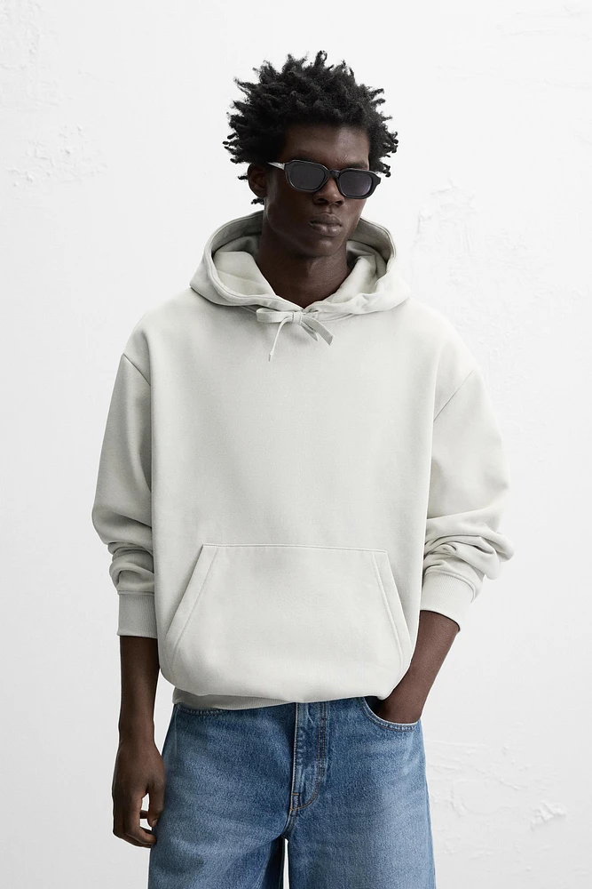 BASIC HOODIE SWEATSHIRT