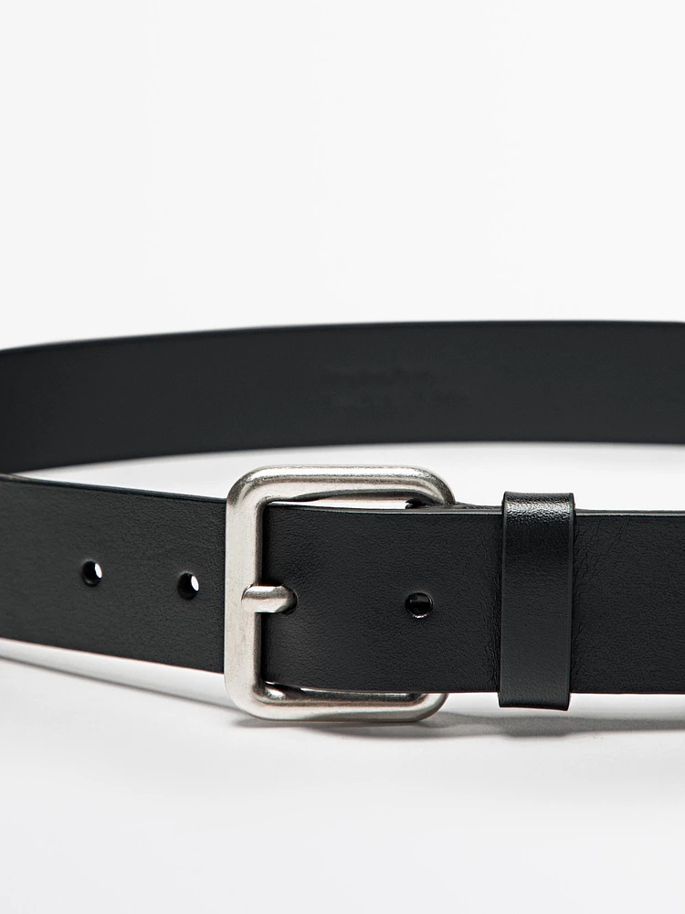 Leather belt with metallic buckle