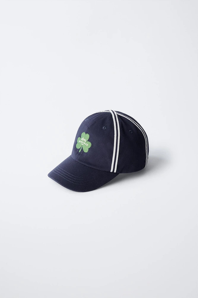 CASQUETTE BRODÉE HÔTEL MAGIQUE © X ZARA