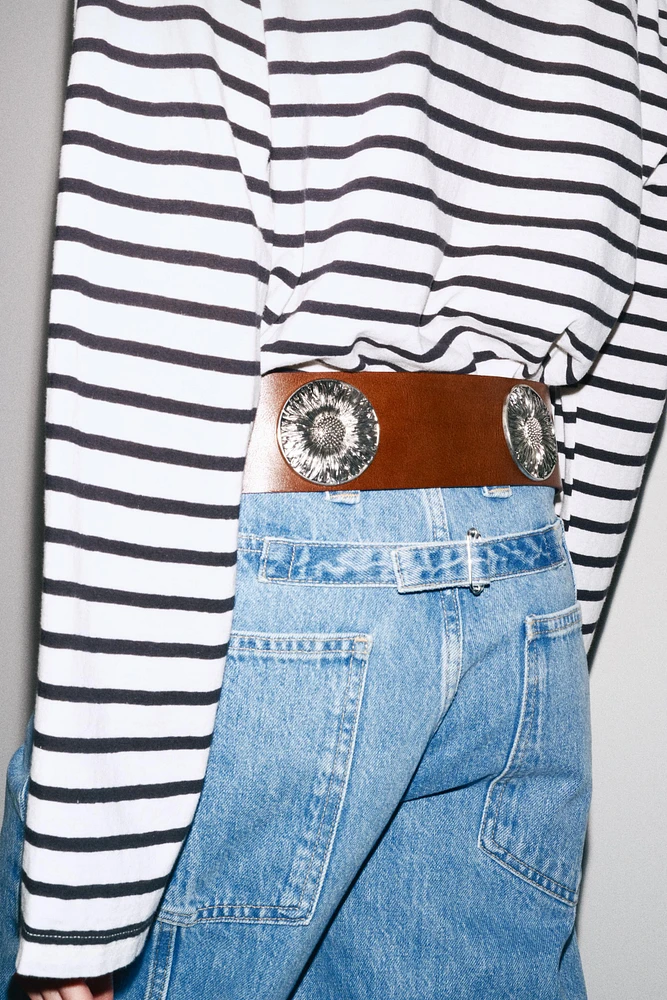 WIDE LEATHER BELT WITH FLOWERS