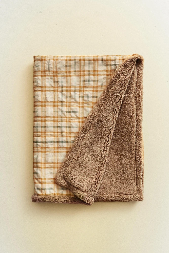 REVERSIBLE CHECK PET BLANKET