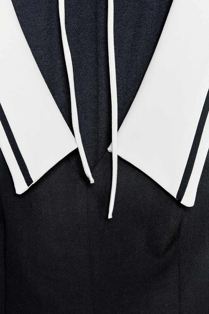 ROBE COURTE À PLIS PLATS