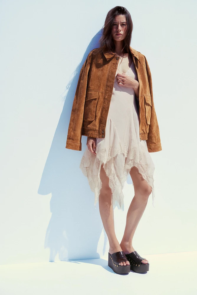 ROBE EN MATIÈRES VARIÉES AVEC DENTELLE