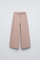 Elastic waistband pants. Adjustable Front drawstring. raised seam detail. Warm and soft interior.