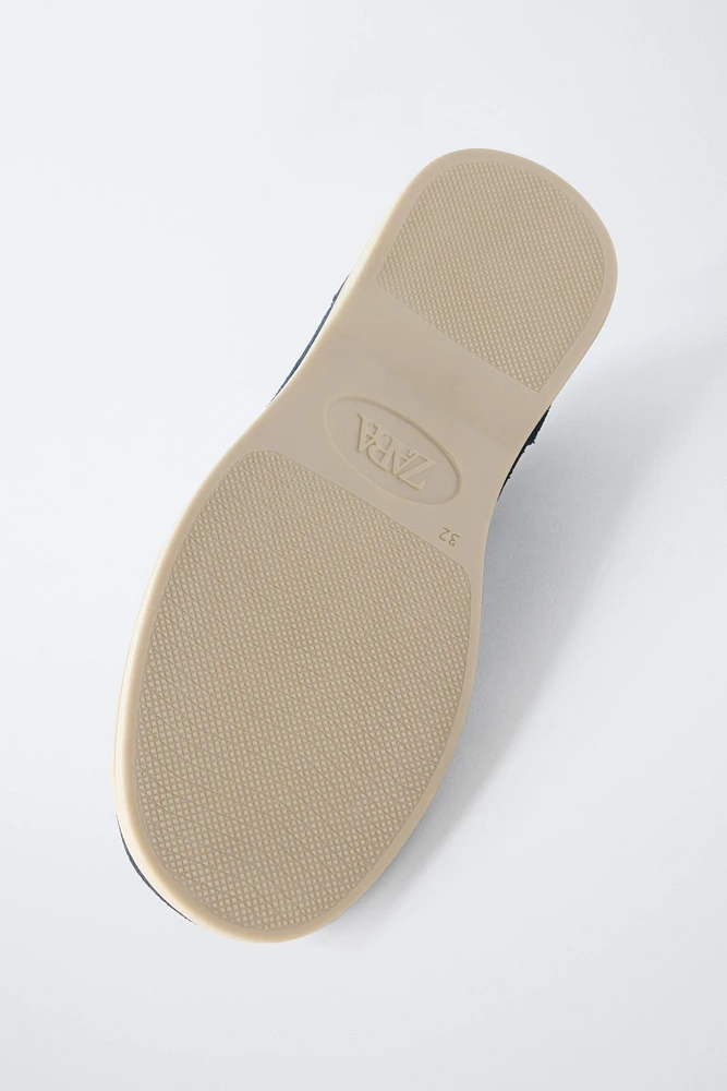 CHAUSSURES BATEAU EN CROÛTE DE CUIR