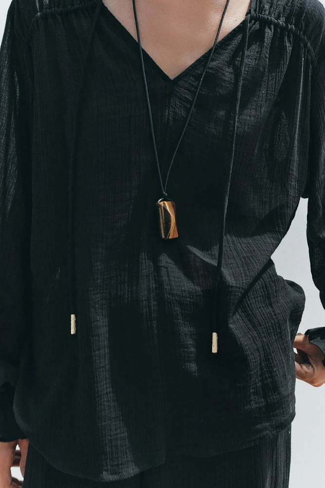 BLOUSE SEMI-TRANSPARENTE