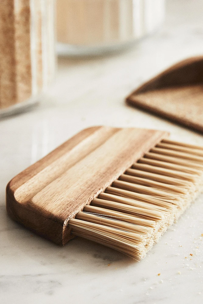 WOODEN DUSTPAN AND BRUSH