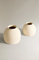 ROUND CERAMIC VASE