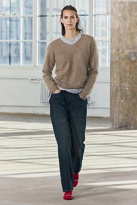 WOOL AND CASHMERE BLEND V-NECK SWEATER