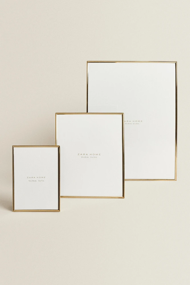 GOLDEN METAL PHOTO FRAME