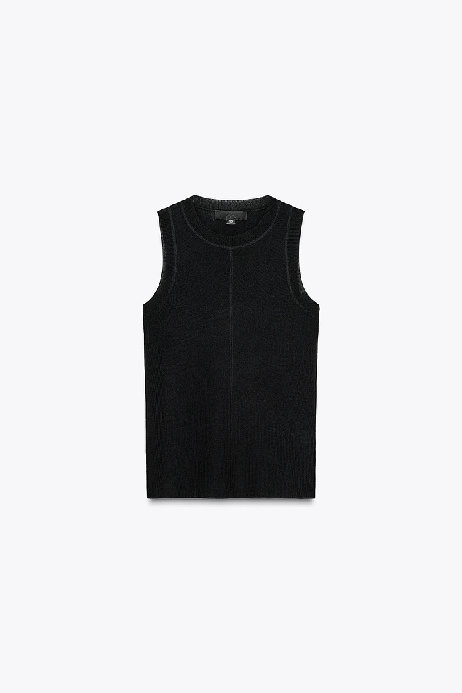TOP EN MAILLE UNI SANS MANCHES