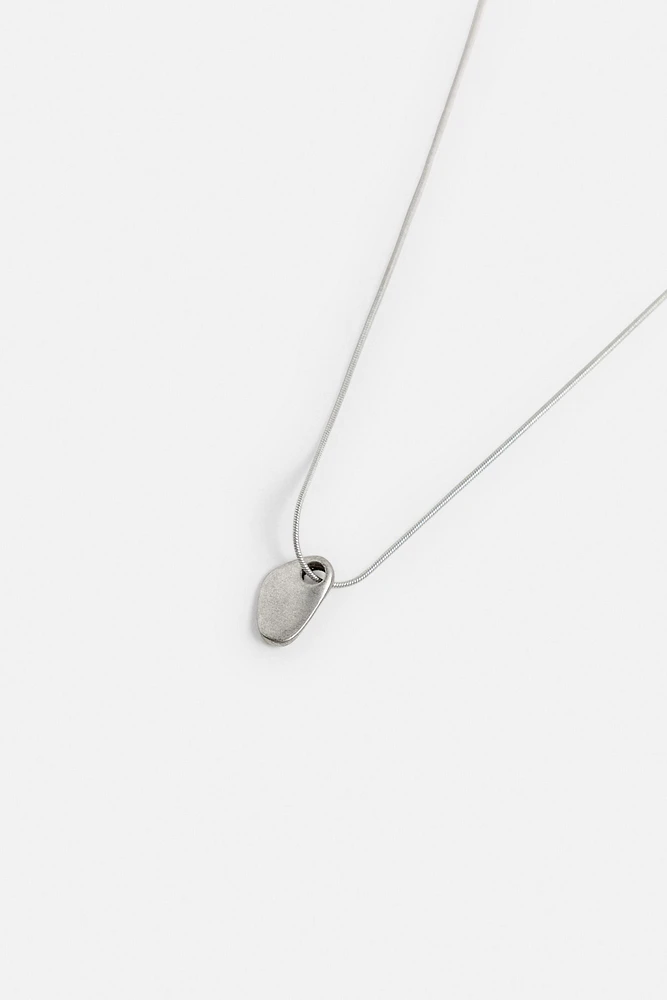 TONAL PENDANT NECKLACE