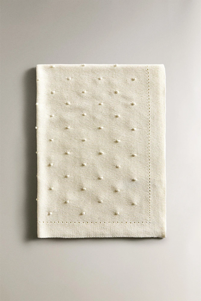 CHILDREN’S KNIT BLANKET