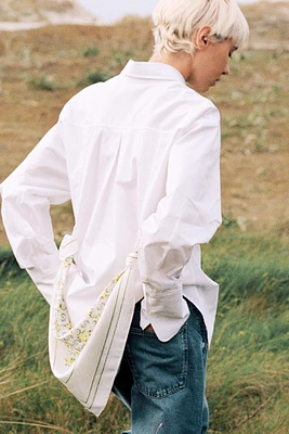 VOLUMINOUS PRINTED HANDKERCHIEF SHIRT