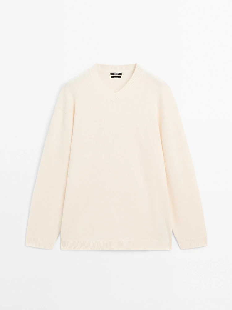 Oversized cashmere V-neck sweater