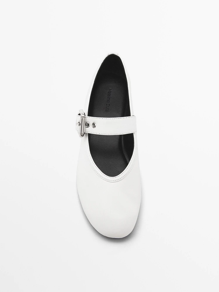 Soft ballet flats with buckle