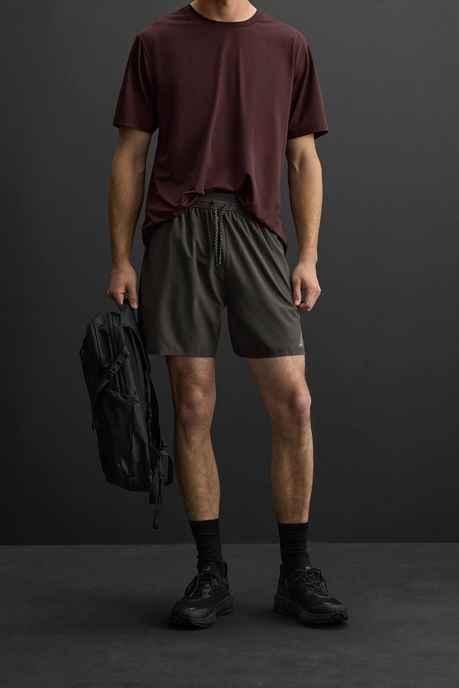 TEXTURED RUNNING SHORTS